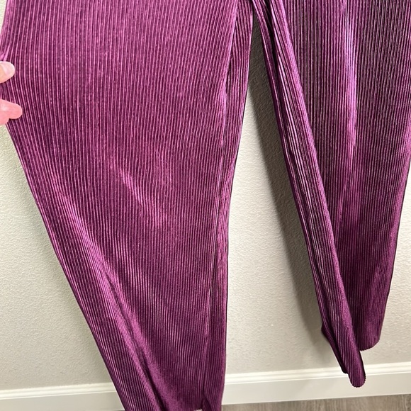 Forever 21 Plum Wide Leg Pleated Plisse Sheer Jumpsuit Size Small - Picture 3 of 7